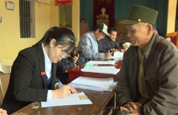 Thái Bình: Đẩy mạnh thực hiện chi trả an sinh và lương hưu không dùng tiền mặt trên địa bàn tỉnh