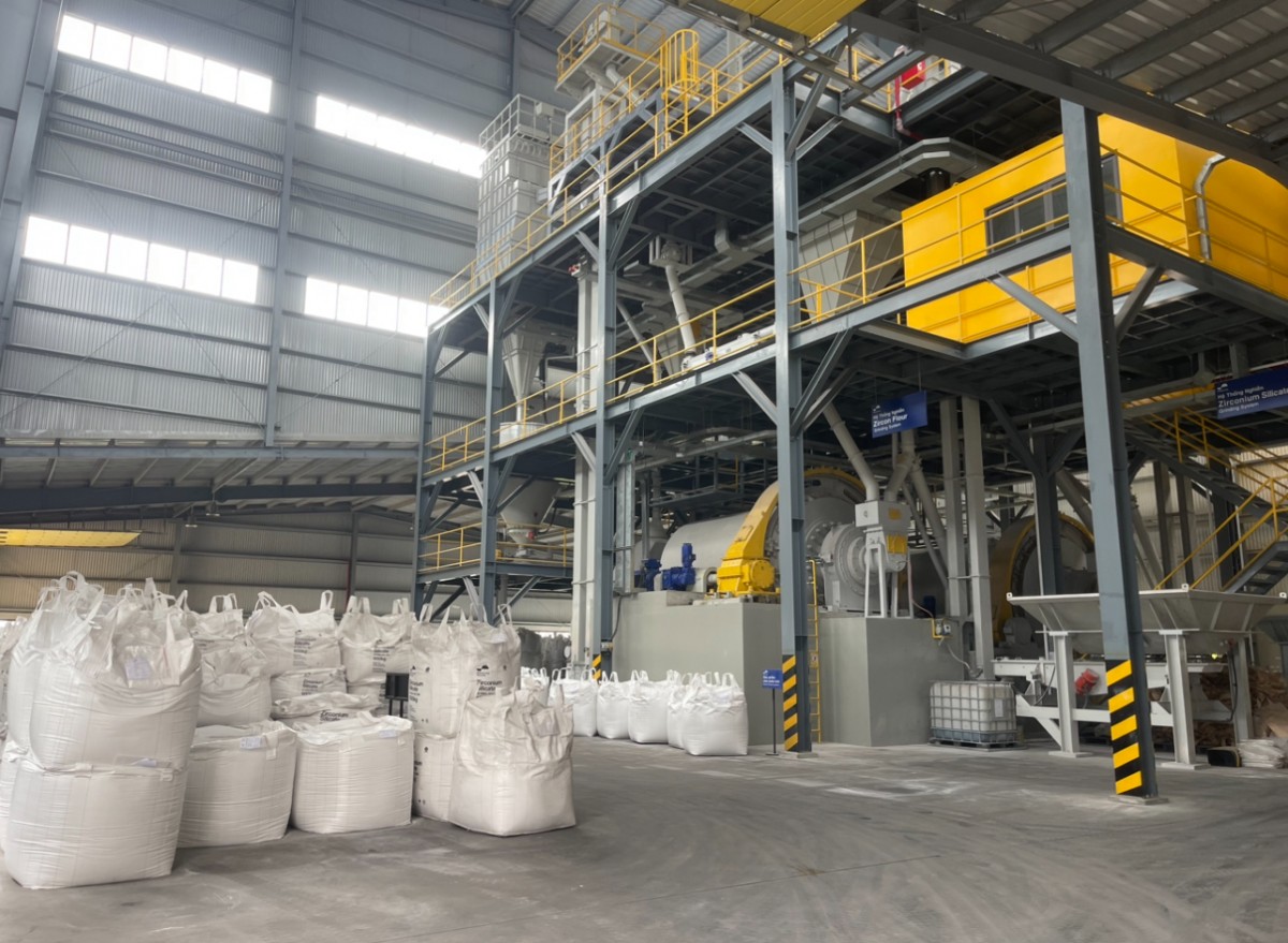 undefined Một nhà máy chế biến Titan tại tỉnh Quảng Bình