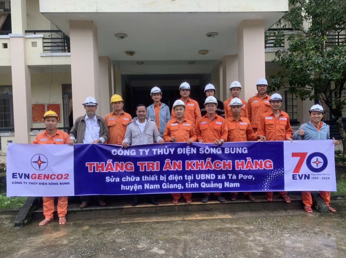 Hoạt động tri ân khách hàng của Công ty tại trụ sở UBND xã Tà Pơơ Hoạt động tri ân khách hàng của Công ty tại trụ sở UBND xã Tà Pơơ