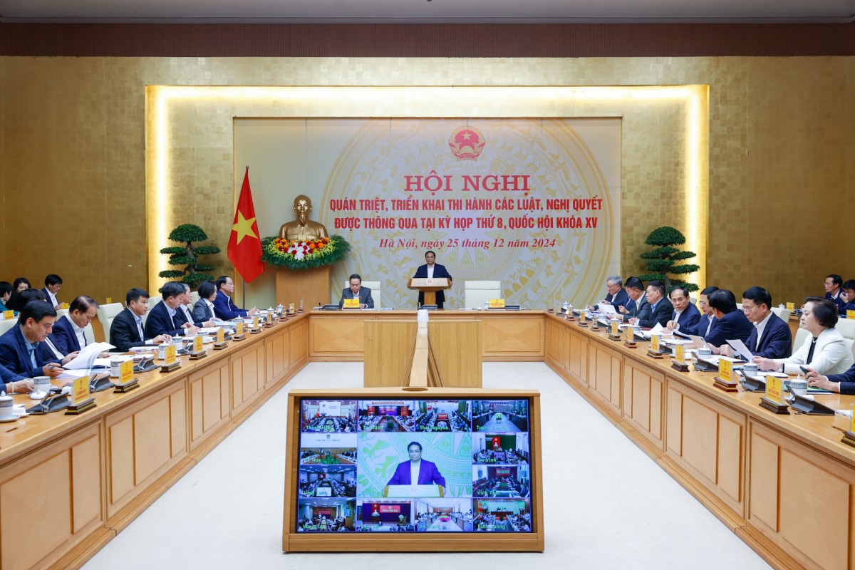 Thủ tướng: Hoàn thiện thể chế là giải quyết điểm nghẽn, tạo động lực cho kinh tế phát triển