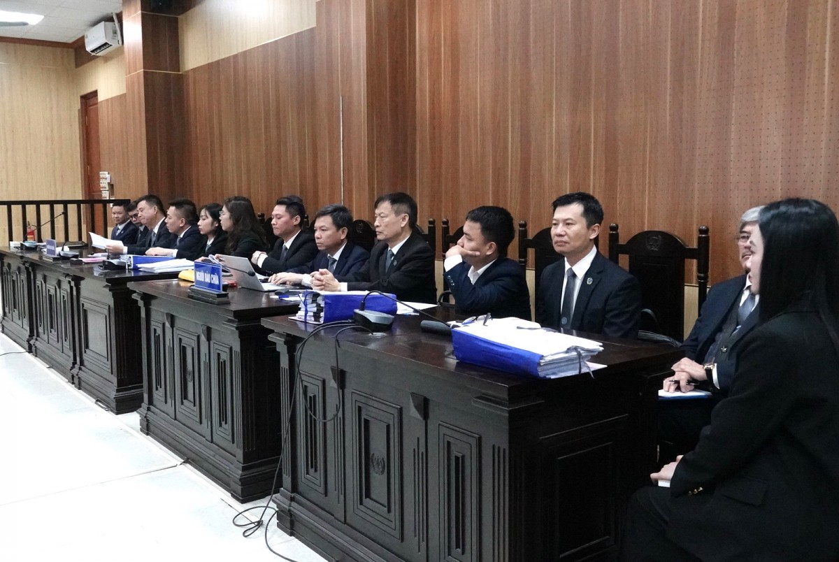 Xét xử nguyên Bí thư Tỉnh ủy Thanh Hóa Trịnh Văn Chiến và 10 đồng phạm Xét xử nguyên Bí thư Tỉnh ủy Thanh Hóa Trịnh Văn Chiến và 10 đồng phạm