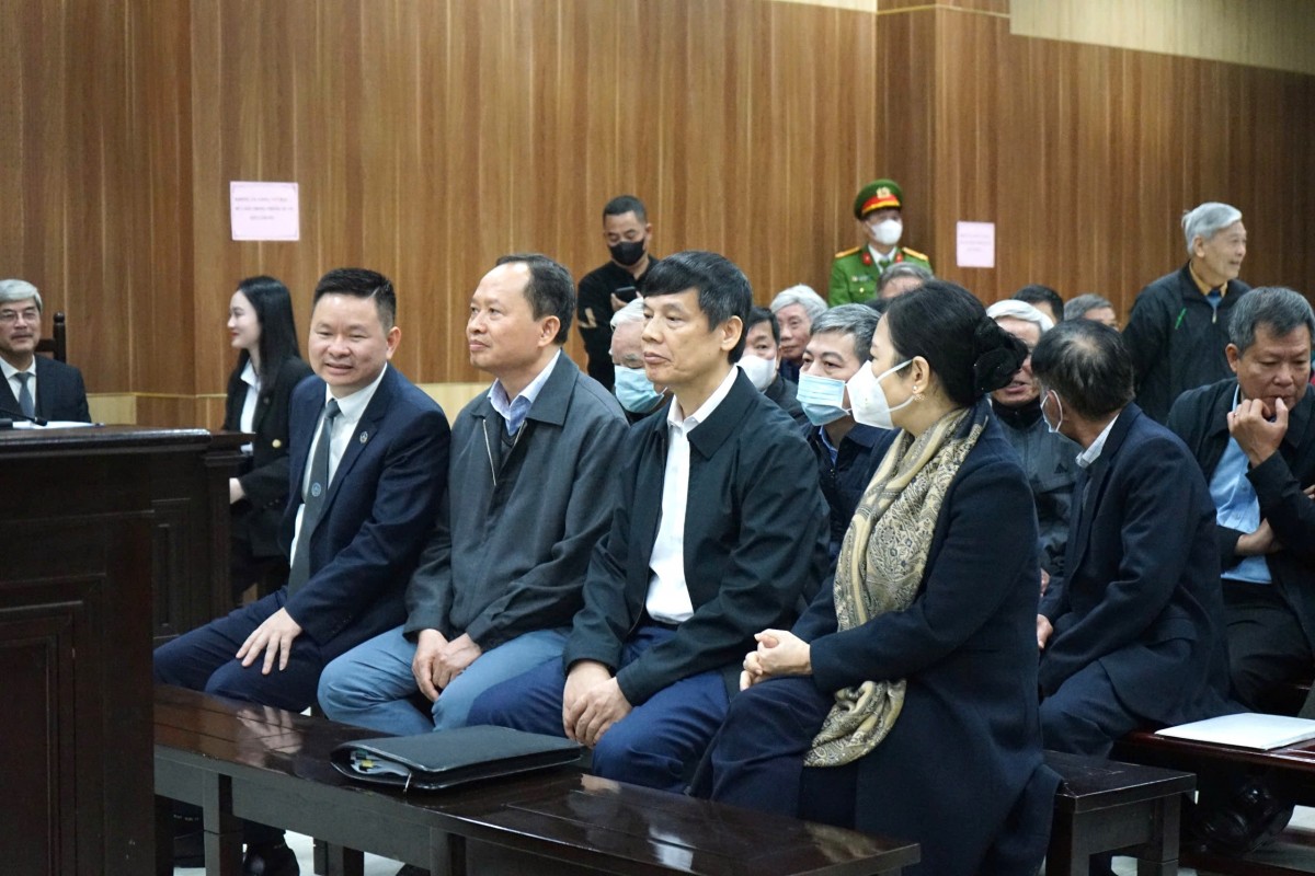 Xét xử nguyên Bí thư Tỉnh ủy Thanh Hóa Trịnh Văn Chiến và 10 đồng phạm Xét xử nguyên Bí thư Tỉnh ủy Thanh Hóa Trịnh Văn Chiến và 10 đồng phạm