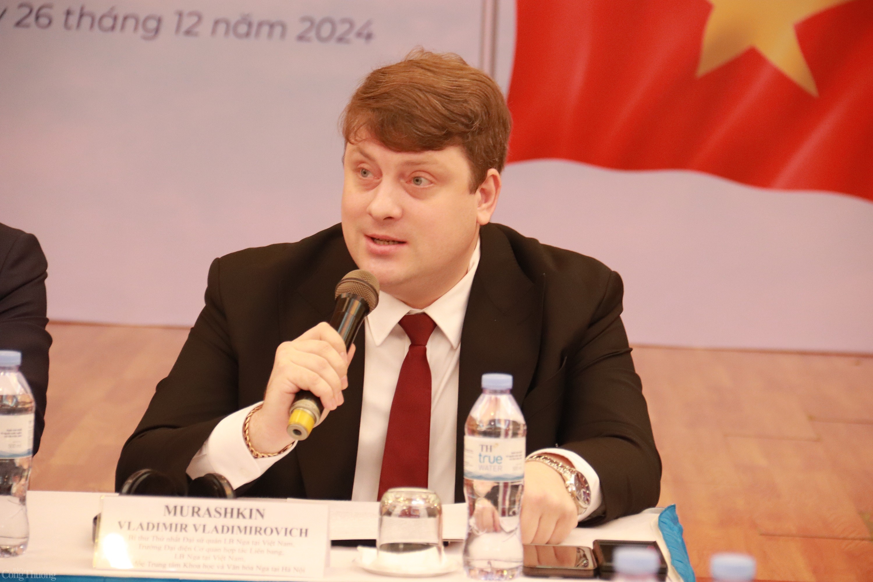 Giám đốc Trung tâm Khoa học và Văn hóa Nga tại Hà Nội V.V. Murashkin Giám đốc Trung tâm Khoa học và Văn hóa Nga tại Hà Nội V.V. Murashkin