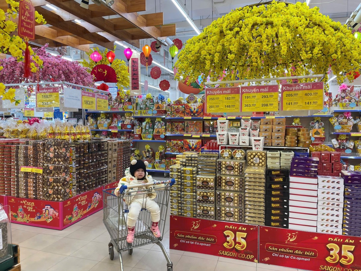 undefined Đa dạng hàng hoá cho dịp Tết Nguyên đán Ất Tụ