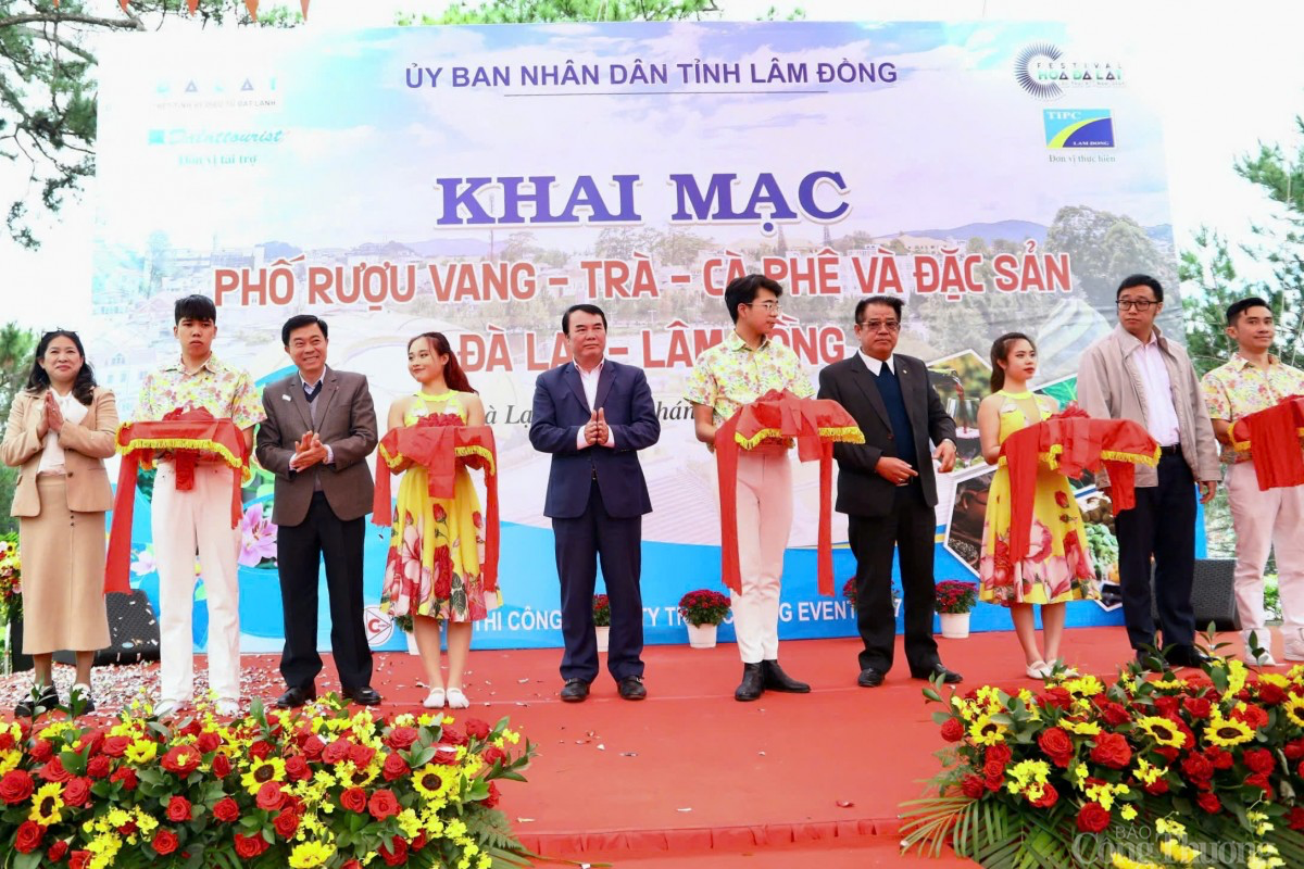 Khai mạc Chương trình Phố rượu vang, trà, cà phê và đặc sản Đà Lạt