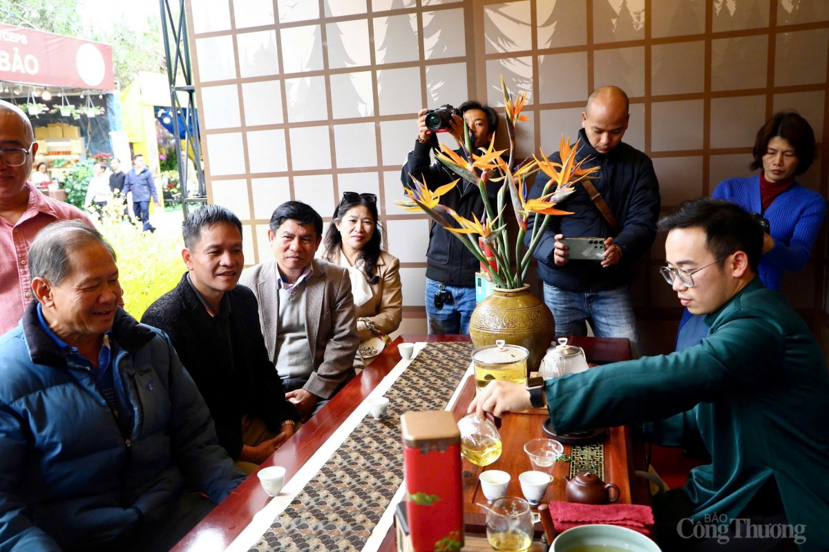 Khai mạc Chương trình Phố rượu vang, trà, cà phê và đặc sản Đà Lạt