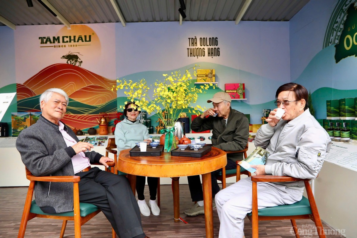 Khai mạc Chương trình Phố rượu vang, trà, cà phê và đặc sản Đà Lạt