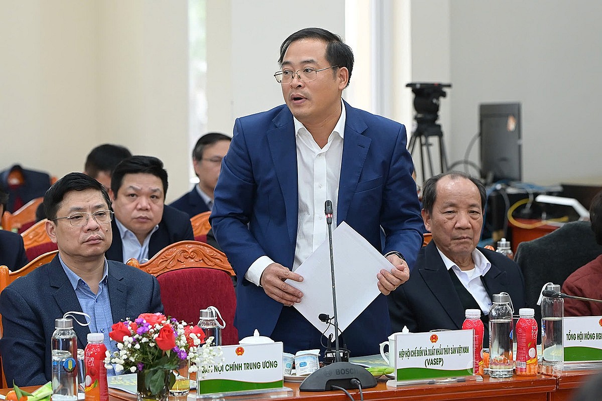 ông Nguyễn Hoài Nam - Phó Tổng thư ký Hiệp hội Chế biến và Xuất khẩu Thủy sản Việt Nam phát biểu tại Hội nghị tổng kết năm 2024 của Bộ Nông nghiệp và Phát triển nông thôn diễn ra chiều 27/12 ông Nguyễn Hoài Nam - Phó Tổng thư ký Hiệp hội Chế biến và Xuất khẩu Thủy sản Việt Nam phát biểu tại Hội nghị tổng kết năm 2024 của Bộ Nông nghiệp và Phát triển nông thôn diễn ra chiều 27/12