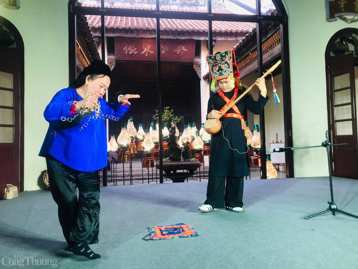 Bà con người Tày, Nùng đưa ‘điệu hát thần tiên” hát Then về Hà Nội Bà con người Tày, Nùng đưa ‘điệu hát thần tiên” hát Then về Hà Nội