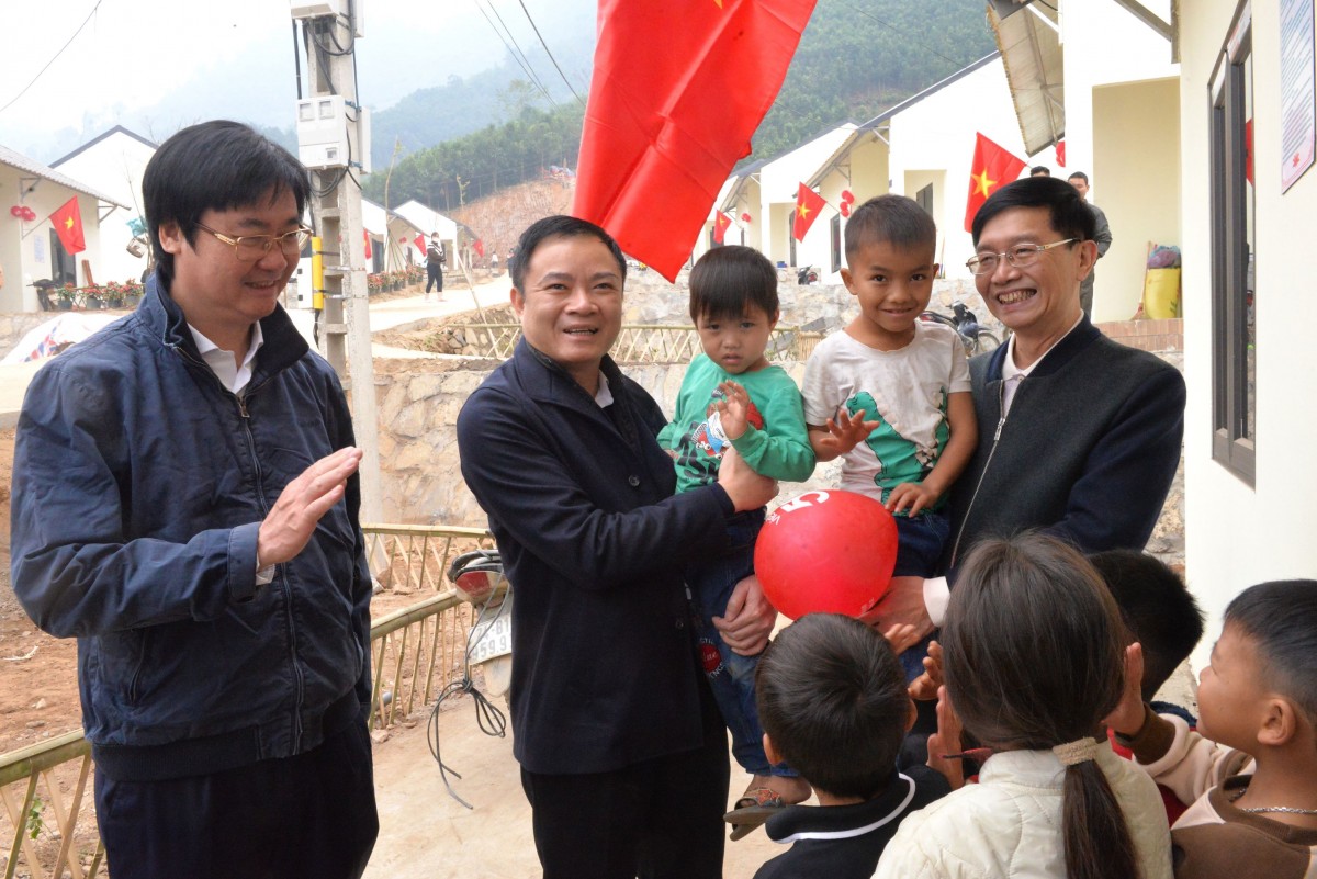 Cùng với hoạt động SXKD, Petrovietnam tích cực thực hiện công tác an sinh xã hội Cùng với hoạt động SXKD, Petrovietnam tích cực thực hiện công tác an sinh xã hội