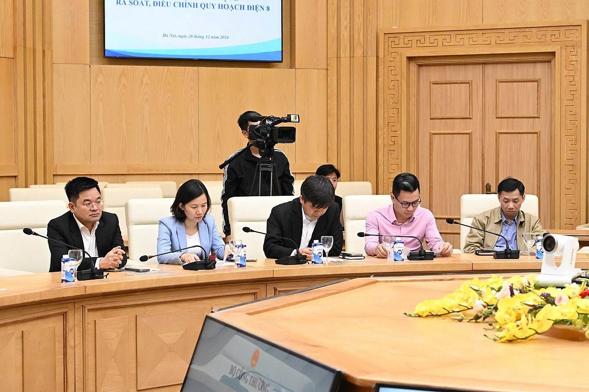 Bộ Công Thương họp rà soát Quy hoạch điện VIII Bộ Công Thương họp rà soát Quy hoạch điện VIII