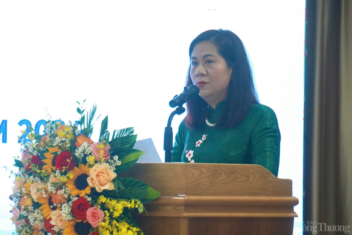 Đơn vị Công đoàn Bộ Công Thương trình bày tham luận tại hội nghị Đơn vị Công đoàn Bộ Công Thương trình bày tham luận tại hội nghị