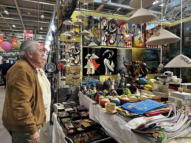 hàng Việt ngày càng hiện diện nhiều trên các kệ siêu thị của Pháp hàng Việt ngày càng hiện diện nhiều trên các kệ siêu thị của Pháp