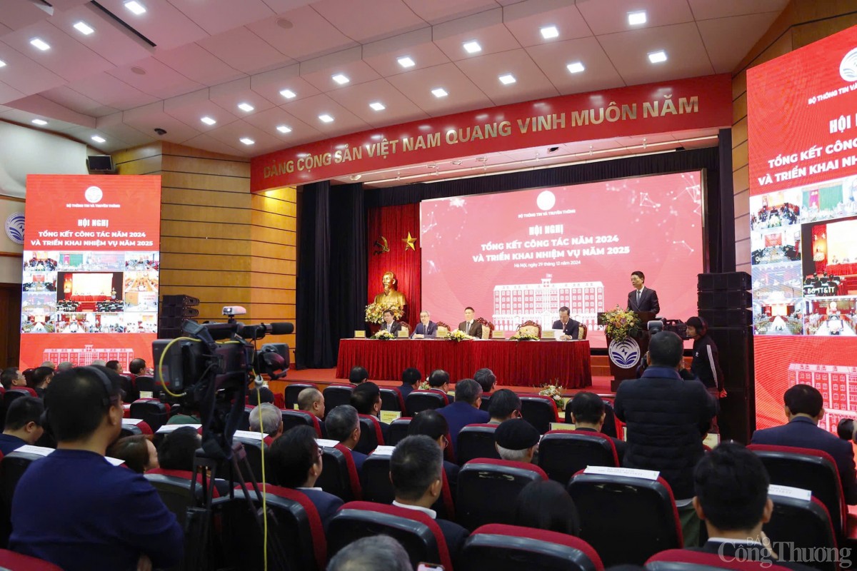 Thủ tướng dự hội nghị tổng kết năm 2024 của Bộ TT&TT Thủ tướng dự hội nghị tổng kết năm 2024 của Bộ TT&TT