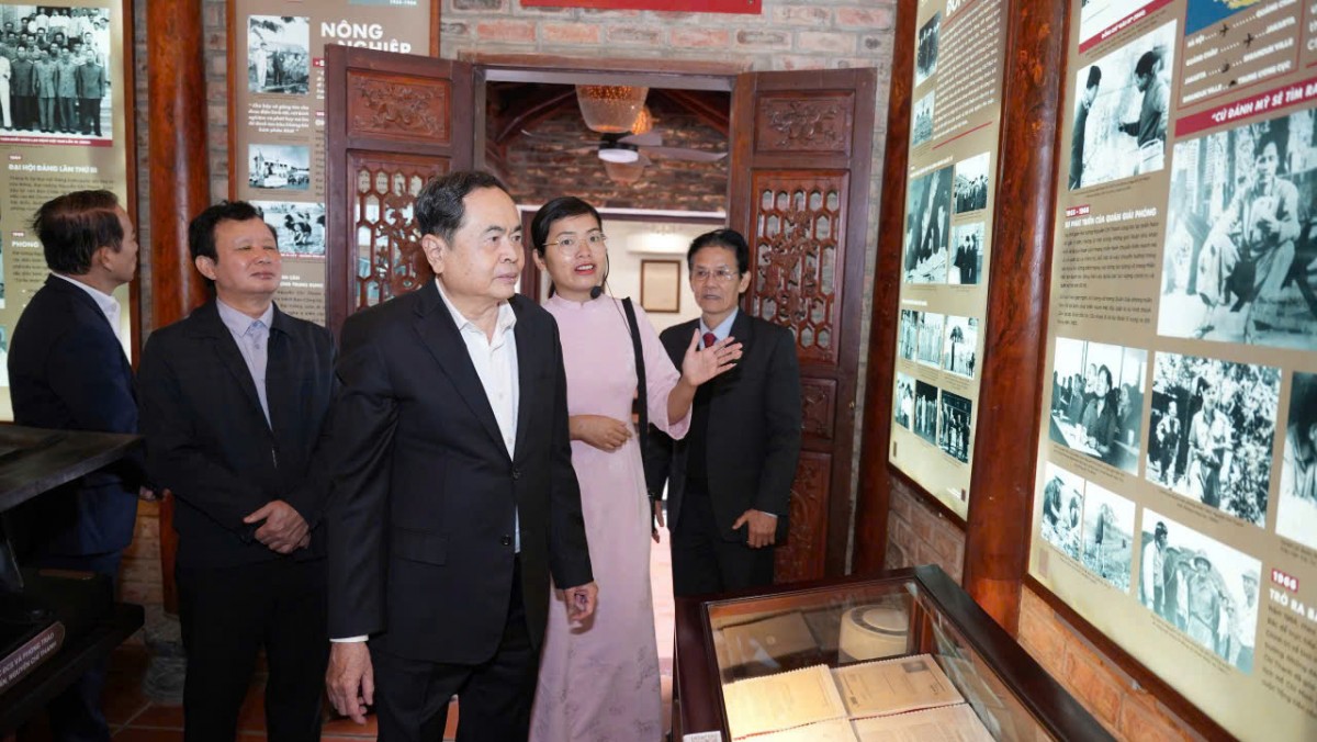 Chủ tịch Quốc hội thăm và làm việc tại Thừa Thiên Huế