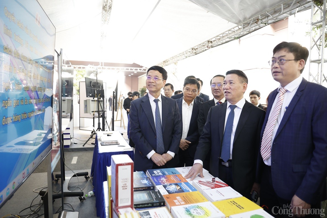 Phó Thủ tướng Chính phủ Hồ Đức Phớc, Bộ trưởng Bộ Thông tin và Truyền thông Nguyễn Mạnh Hùng cùng lãnh đạo các Bộ, ngành tham dự Hội nghị Phó Thủ tướng Chính phủ Hồ Đức Phớc, Bộ trưởng Bộ Thông tin và Truyền thông Nguyễn Mạnh Hùng cùng lãnh đạo các Bộ, ngành tham dự Hội nghị