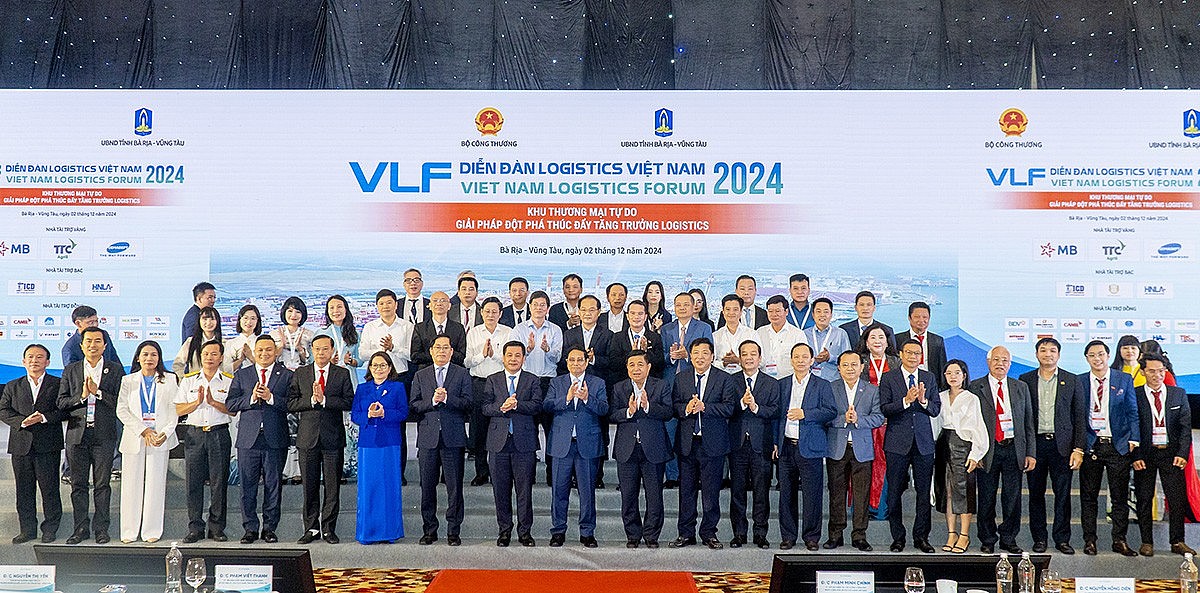 Thủ tướng Chính phủ Phạm Minh Chính cùng các đại biểu chụp hình lưu niệm tại Diễn đàn Logistics Việt Nam 2024. (Ảnh: Cổng thông tin MTTQ tỉnh Bà Rịa Vũng Tàu) Thủ tướng Chính phủ Phạm Minh Chính cùng các đại biểu chụp hình lưu niệm tại Diễn đàn Logistics Việt Nam 2024. (Ảnh: Cổng thông tin MTTQ tỉnh Bà Rịa Vũng Tàu)