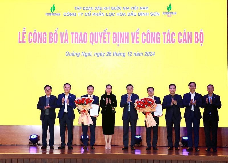 HĐQT BSR trao các quyết định về việc bổ nhiệm tân Chủ tịch HĐQT Bùi Ngọc Dương và tân Tổng Giám đốc BSR Nguyễn Việt Thắng HĐQT BSR trao các quyết định về việc bổ nhiệm tân Chủ tịch HĐQT Bùi Ngọc Dương và tân Tổng Giám đốc BSR Nguyễn Việt Thắng