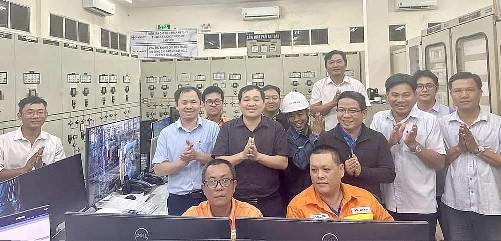 EVNNPT đóng điện máy biến áp thứ 3 TBA 220kV Nhà Bè EVNNPT đóng điện máy biến áp thứ 3 TBA 220kV Nhà Bè