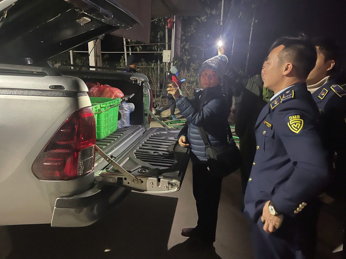 Hưng Yên: Xử phạt 2 đối tượng chở thịt bò phân hủy đi tiêu thụ Hưng Yên: Xử phạt 2 đối tượng chở thịt bò phân hủy đi tiêu thụ