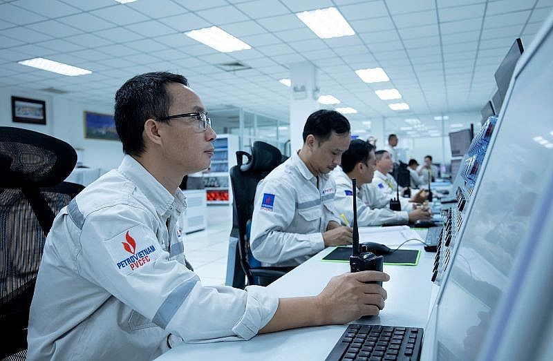 Đội ngũ kỹ thuật viên tập trung xử lý công việc trước thời khắc lịch sự trọng đại. Đội ngũ kỹ thuật viên tập trung xử lý công việc trước thời khắc lịch sự trọng đại.