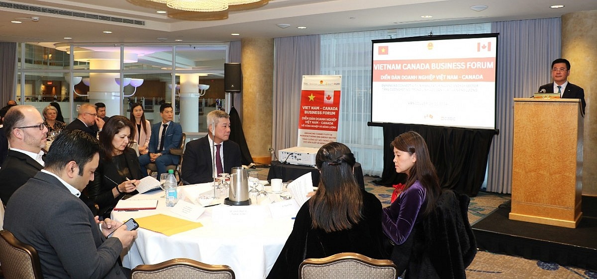 Diễn đàn Doanh nghiệp Việt Nam – Canada, với chủ đề Tăng cường kết nối trong lĩnh vực sản xuất và năng lượng, do Bộ trưởng Bộ Công Thương Nguyễn Hồng Diên chủ trì. Diễn đàn Doanh nghiệp Việt Nam – Canada, với chủ đề Tăng cường kết nối trong lĩnh vực sản xuất và năng lượng, do Bộ trưởng Bộ Công Thương Nguyễn Hồng Diên chủ trì.