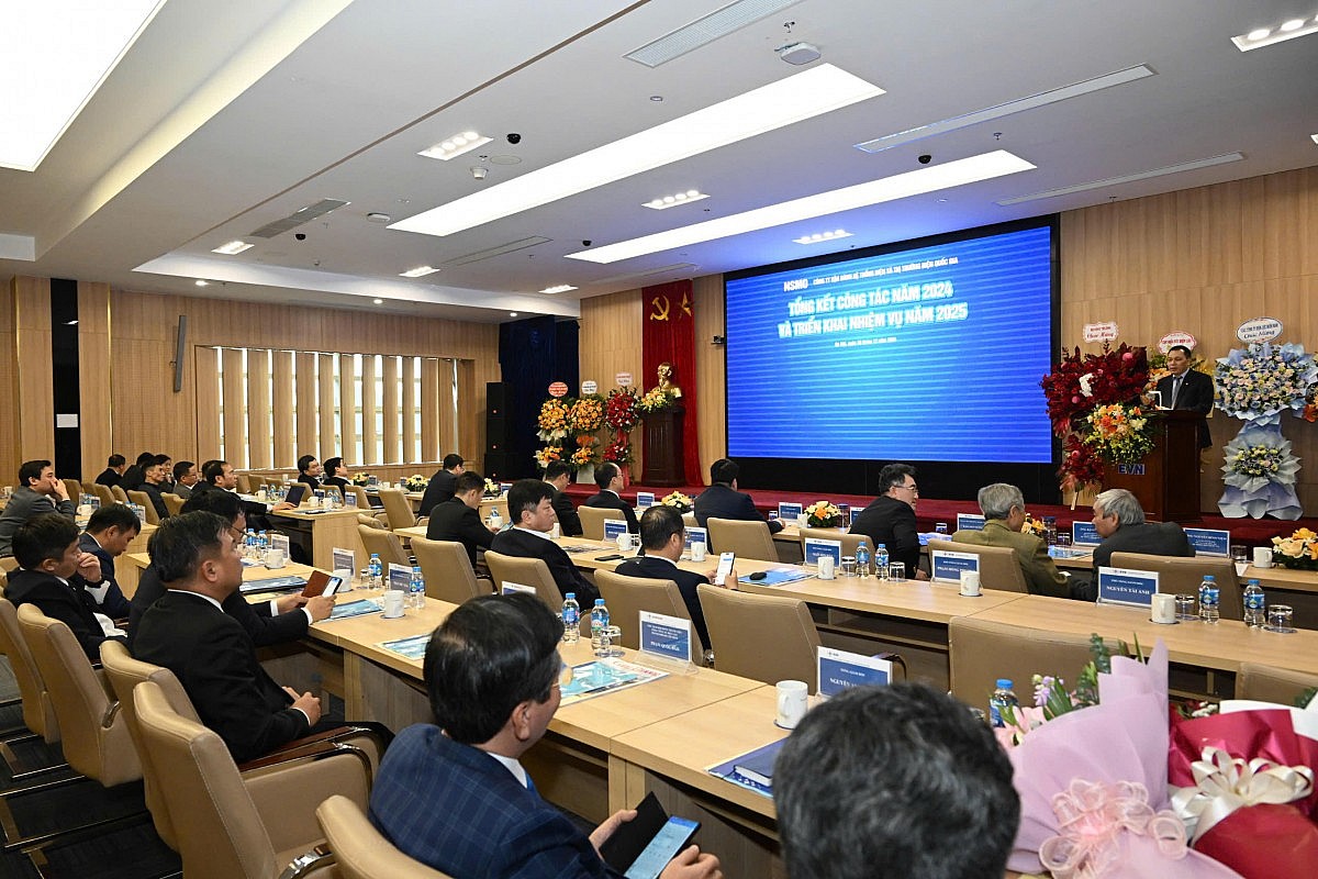 Chủ tịch EVN Đặng Hoàng An phát biểu tại Lễ Kỷ niệm 30 năm thành lập Trung tâm điều độ hệ thống điện quốc gia Chủ tịch EVN Đặng Hoàng An phát biểu tại Lễ Kỷ niệm 30 năm thành lập Trung tâm điều độ hệ thống điện quốc gia