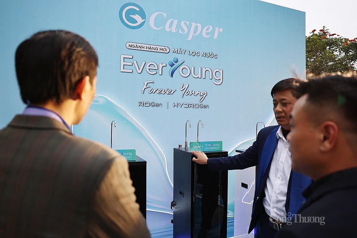 Các đại biểu tham quan Khu triển lãm