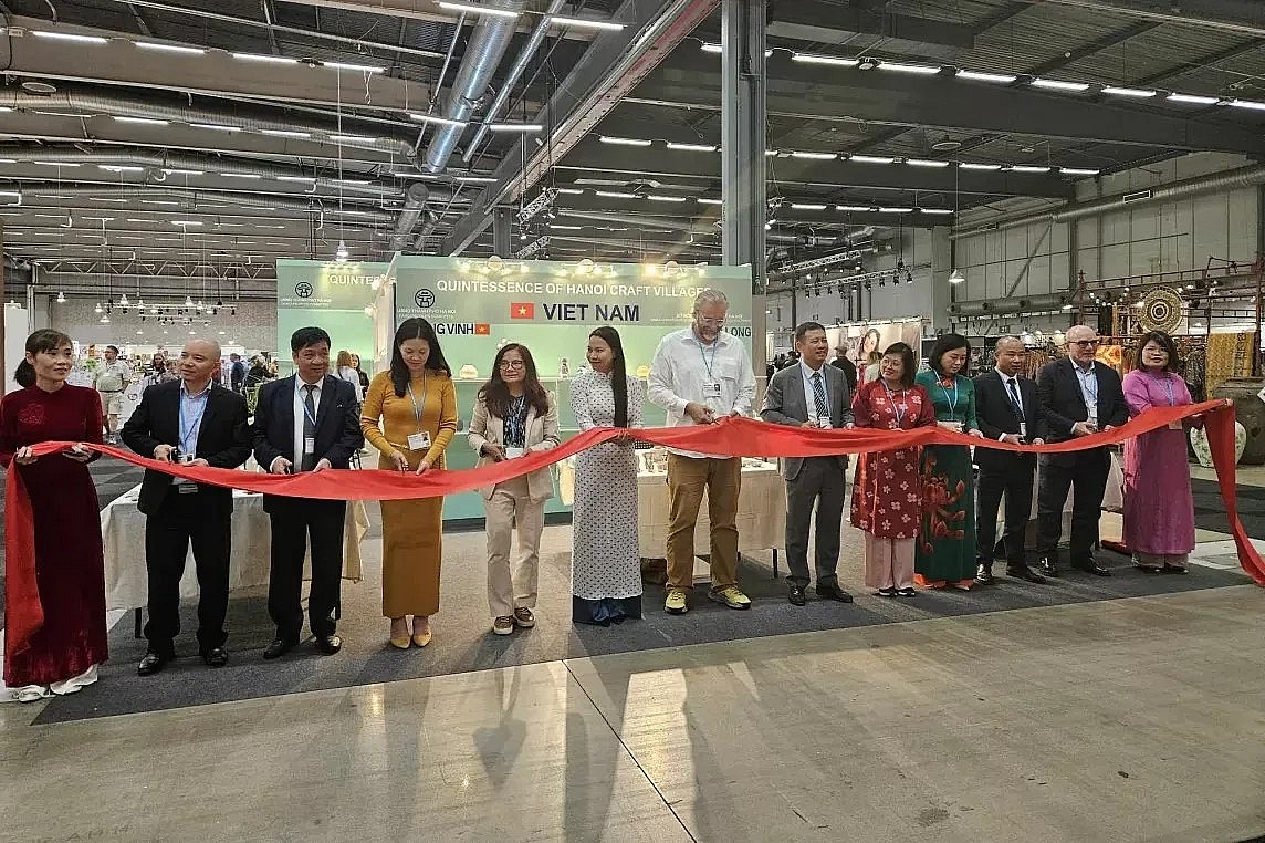 Ngày 28/8, Khu gian hàng Hà Nội tham gia Hội chợ thủ công mỹ nghệ Formex Thụy Điển đã được khai trương