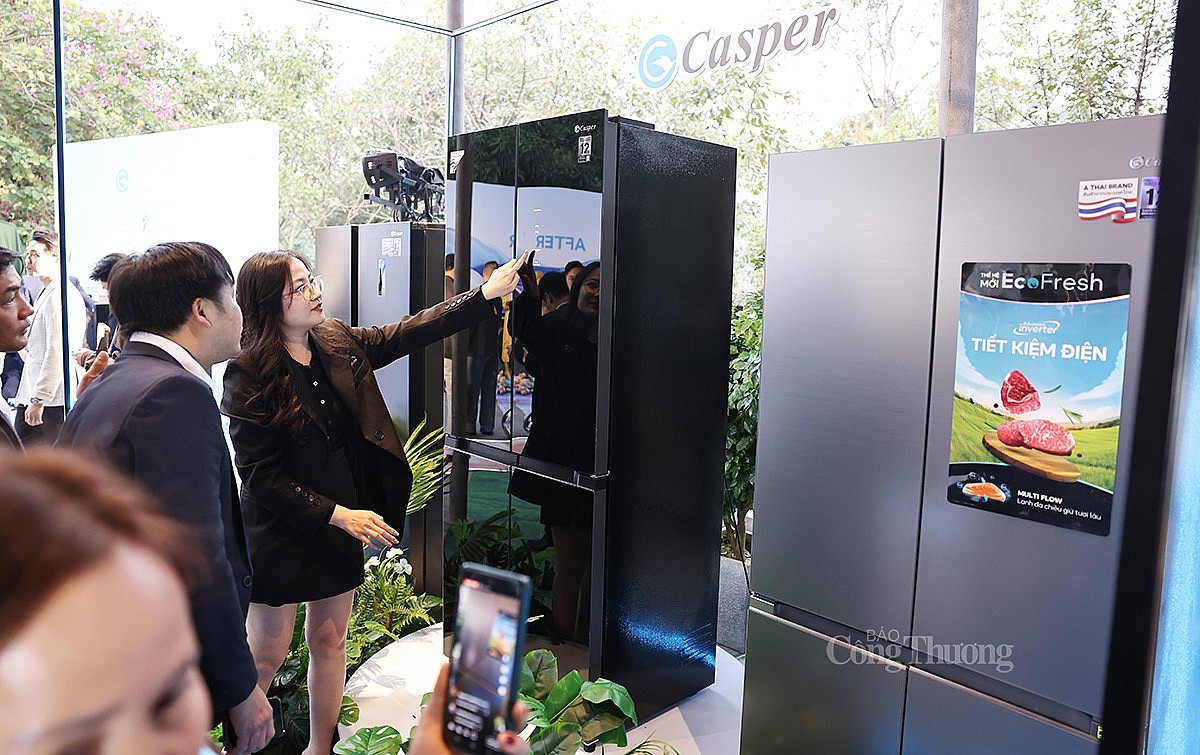 Các đại biểu tham quan Khu triển lãm