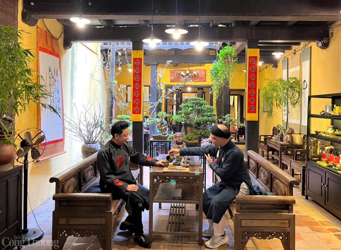 Đỗ Công còn đích thân tham gia vào những hoạt động trải nghiệm như tổ chức các hoạt động để lan tỏa trà và văn hóa trà Việt đến với cộng đồng Gặp người dành ‘cả thanh xuân’ với văn hoá trà Việt - 2