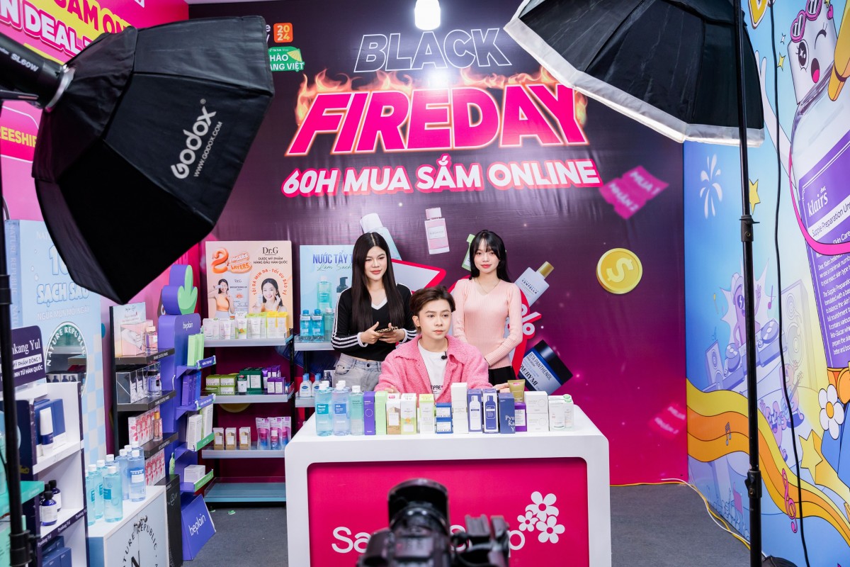 Livestreams bán hàng đang là xu hướng phát triển nhanh của thương mại điện tử Livestreams bán hàng đang là xu hướng phát triển nhanh của thương mại điện tử