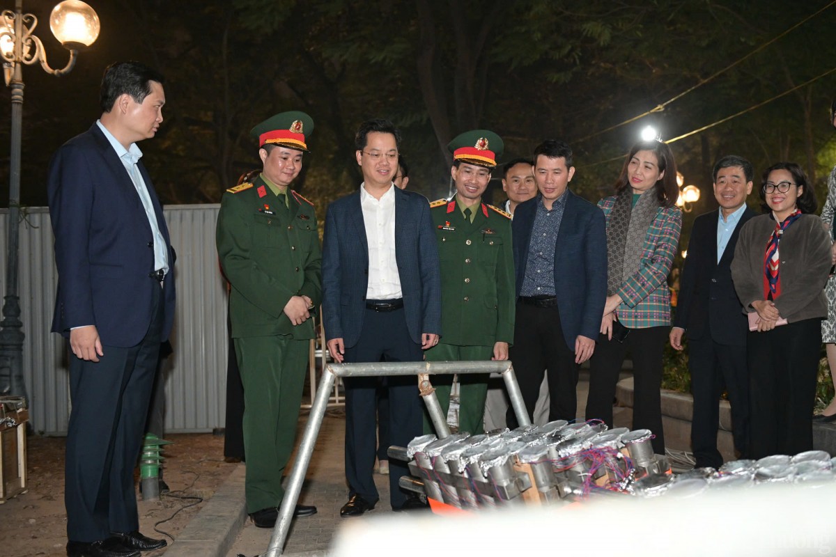 Kiểm tra trận địa pháo hoa Kiểm tra trận địa pháo hoa