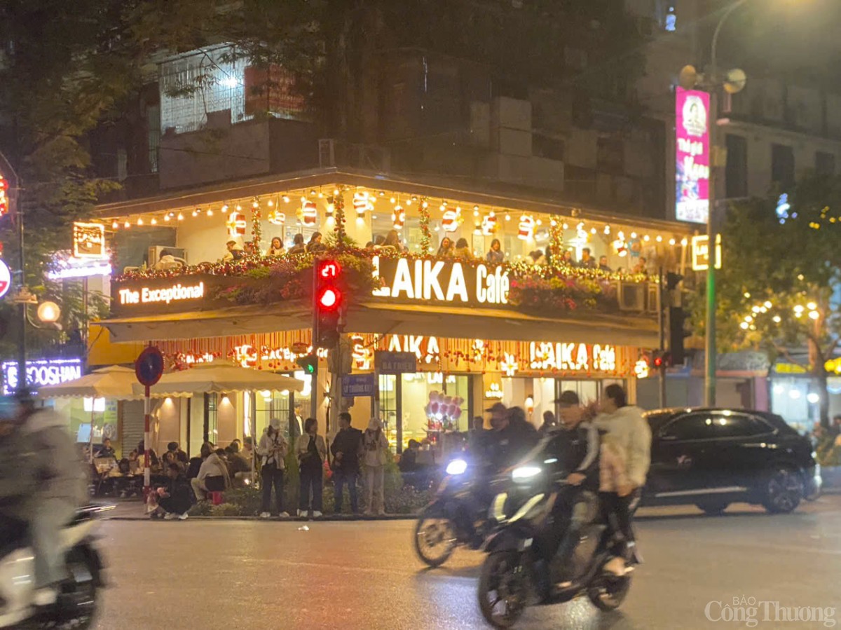 Người dân nêm chặt các điểm bắn pháo hoa đón năm mới