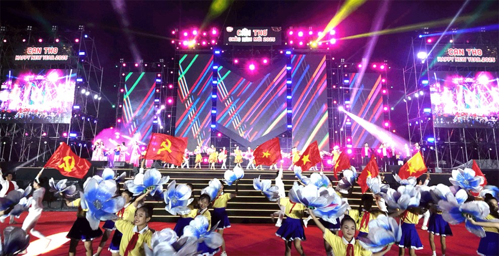 Tiết mục chào năm mới 2025 tại TP. Cần Thơ. Ảnh 
