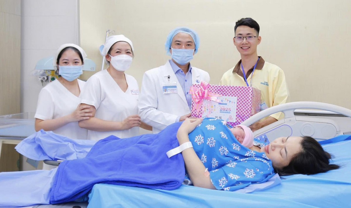 Bệnh viện Từ Dũ dành tặng 20 phần quà đặc biệt cho các em bé chào đời vào thời khắc chuyển giao năm mới. Ảnh: Bệnh viện cung cấp Bệnh viện Từ Dũ dành tặng 20 phần quà đặc biệt cho các em bé chào đời vào thời khắc chuyển giao năm mới. Ảnh: Bệnh viện cung cấp