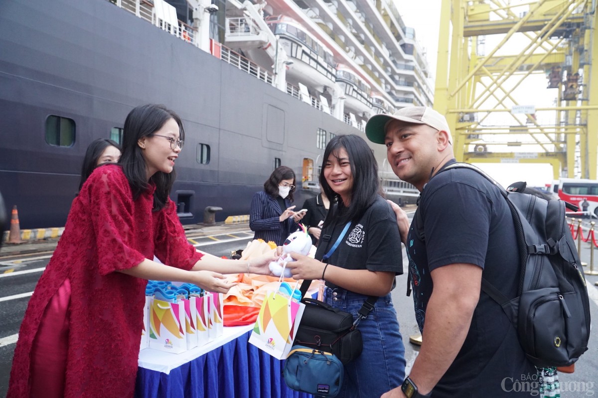 Chào đón nồng nhiệt các du khách đến với TP. Đà Nẵng bằng đường biển.