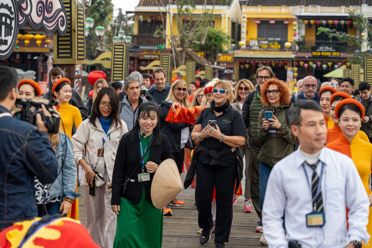 Hoạt động Đón đoàn khách tham quan đầu tiên của năm 2025 của TP. Hội An là hoạt động mang tính biểu tượng thể hiện sự chào đón nồng nhiệt, lòng hiếu khách của người dân địa phương và hứa hẹn mở ra một năm du lịch sôi động, thu hút thêm nhiều du khách trong nước và quốc tế đến tham quan và trải nghiệm; góp phần thúc đẩy sự phát triển kinh tế – xã hội của địa phương.