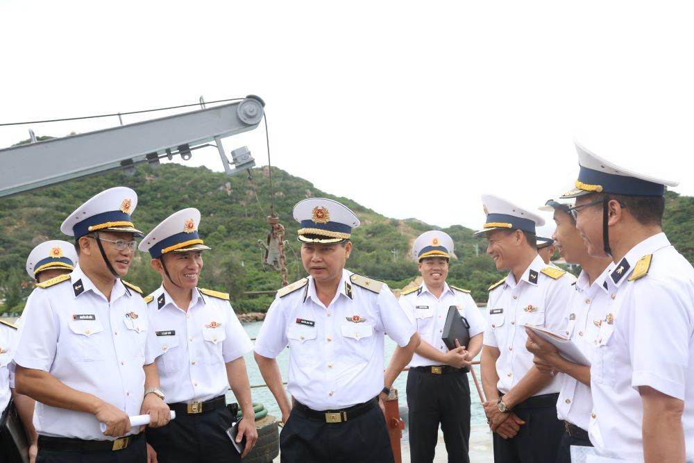 Tư lệnh Vùng 4 Hải quân kiểm tra, thăm, động viên chúc mừng đầu xuân 2025 tàu 26