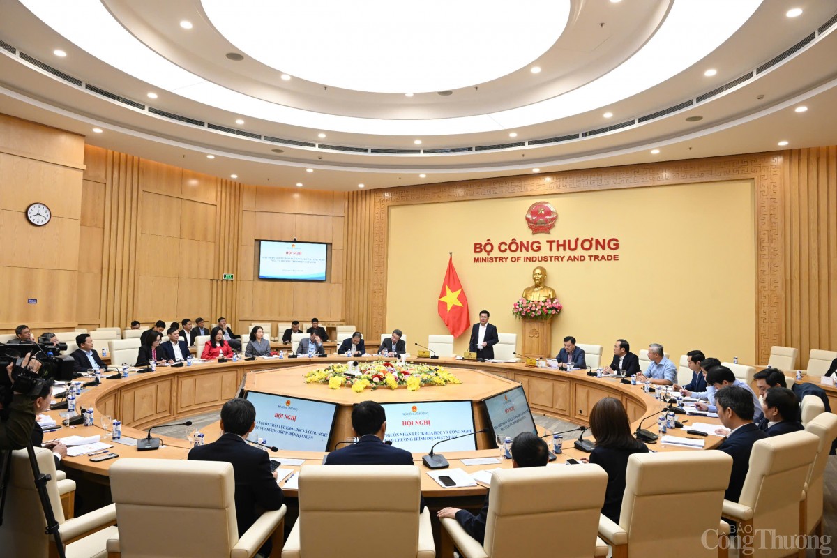 Bộ trưởng Bộ Công Thương Nguyễn Hồng Diên Bộ trưởng Bộ Công Thương Nguyễn Hồng Diên