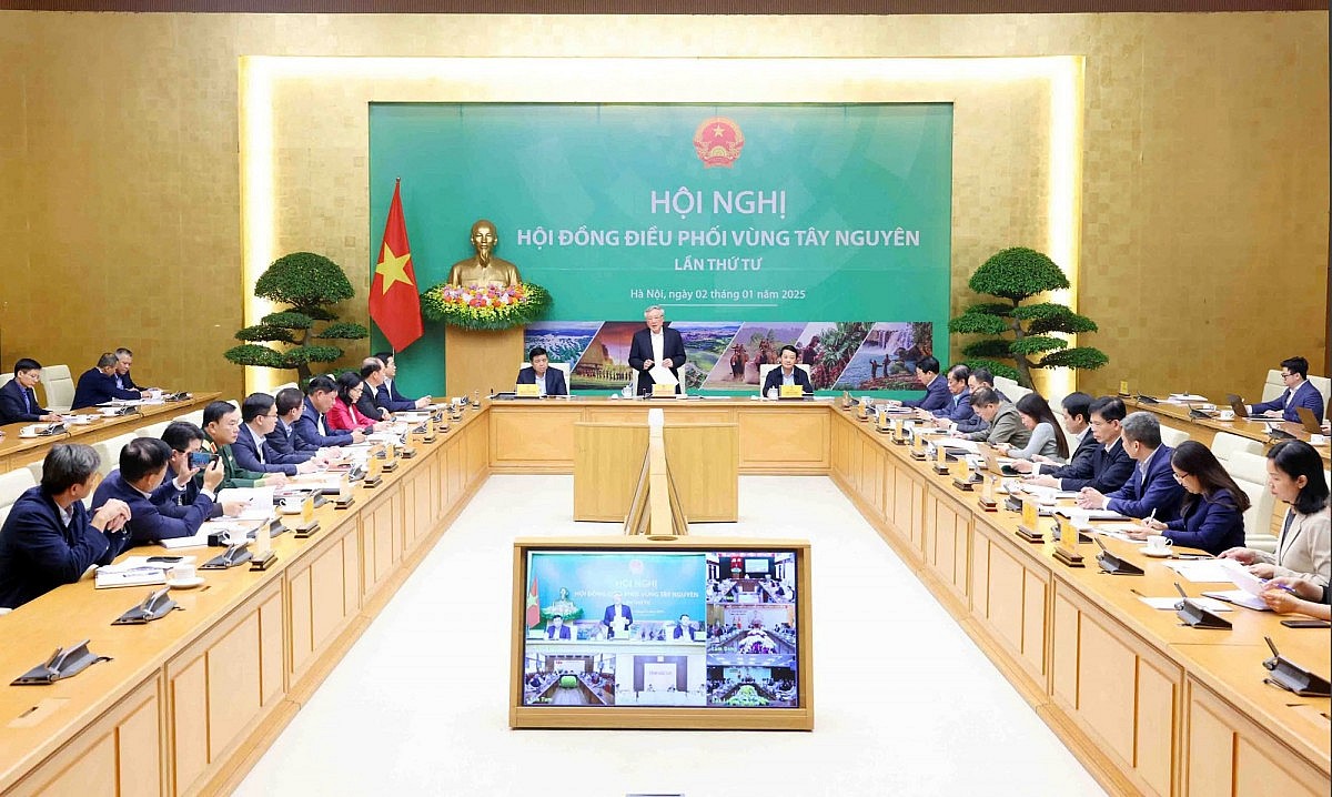 Phó Thủ tướng Thường trực Chính phủ Nguyễn Hòa Bình đề nghị lãnh đạo các bộ, ngành, địa phương đề xuất, kiến nghị về phương hướng, giải pháp trọng tâm tổ chức liên kết phát triển vùng với hiệu quả cao nhất - Ảnh: VGP/Đình Hải Phó Thủ tướng Thường trực Chính phủ Nguyễn Hòa Bình đề nghị lãnh đạo các bộ, ngành, địa phương đề xuất, kiến nghị về phương hướng, giải pháp trọng tâm tổ chức liên kết phát triển vùng với hiệu quả cao nhất - Ảnh: VGP/Đình Hải