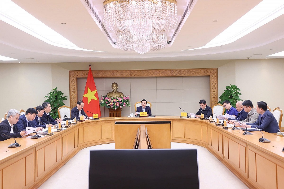 Phó Thủ tướng Trần Hồng Hà lưu ý các địa phương, nhất là TP. Hà Nội, TPHCM, khẩn trương phối hợp với Bộ GTVT rà soát, cập nhật quy hoạch hạ tầng giao thông để khuyến khích sử dụng phương tiện giao thông xanh vào quy hoạch chung của địa phương - Ảnh: VGP/Đình Nam Phó Thủ tướng Trần Hồng Hà lưu ý các địa phương, nhất là TP. Hà Nội, TPHCM, khẩn trương phối hợp với Bộ GTVT rà soát, cập nhật quy hoạch hạ tầng giao thông để khuyến khích sử dụng phương tiện giao thông xanh vào quy hoạch chung của địa phương - Ảnh: VGP/Đình Nam