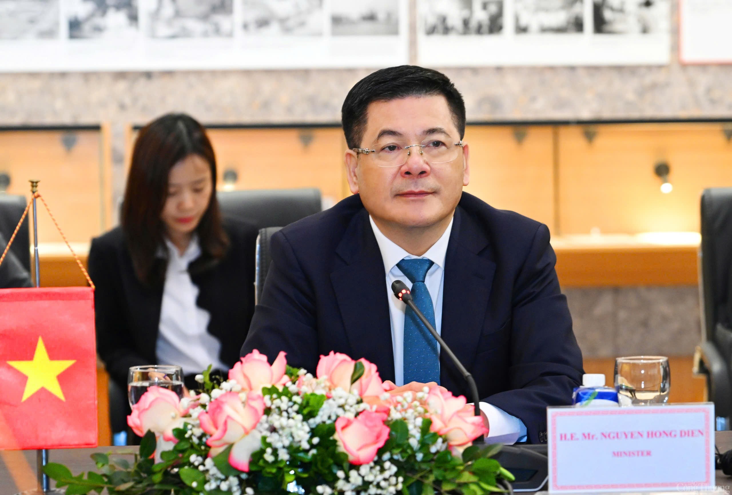 Bộ trưởng Nguyễn Hồng Diên tiếp Đại sứ Lào tại Việt Nam