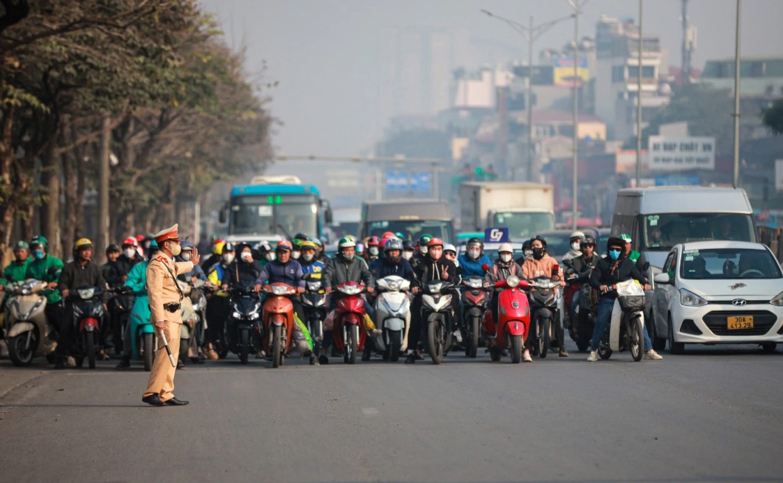 Tăng xử phạt vượt đèn đỏ: Xây dựng văn hóa giao thông