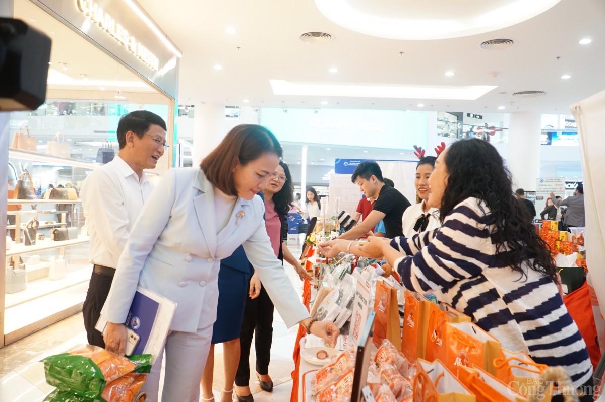 Năm 2024, TP. Đà Nẵng tổ chức có hiệu quả nhiều chương trình tuyên truyền, quảng bá hàng Việt đến sâu rộng người dân, du khách Năm 2024, TP. Đà Nẵng tổ chức có hiệu quả nhiều chương trình tuyên truyền, quảng bá hàng Việt đến sâu rộng người dân, du khách