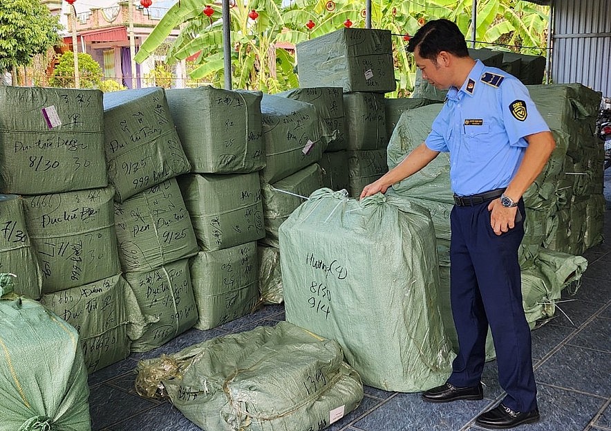 Hải Dương: Xử phạt 2 hộ kinh doanh hàng hóa nhập lậu Hải Dương: Xử phạt 2 hộ kinh doanh hàng hóa nhập lậu