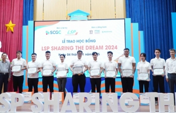 LSP trao học bổng cho sinh viên có hoàn cảnh khó khăn
