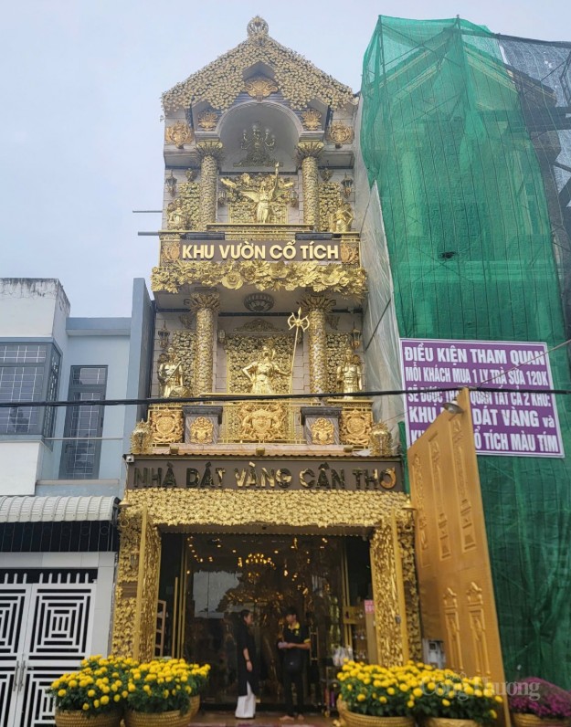 Căn biệt thự dát vàng tạo lạc tại phường 