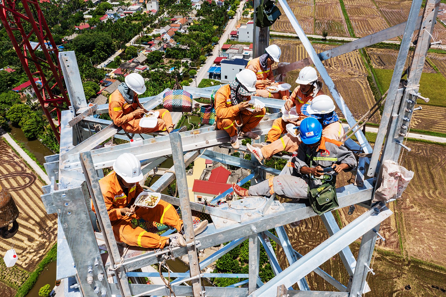 Hiệu quả từ chống lãng phí trong đầu tư của EVN Hiệu quả từ chống lãng phí trong đầu tư của EVN