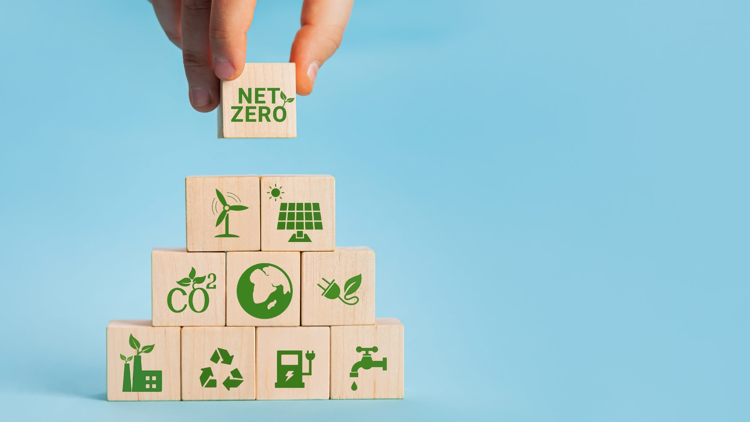 Thị trường carbon là một cơ chế tạo nguồn lực để thúc đẩy việc giảm phát thải khí nhà kính và chuyển đổi sang nền kinh tế trung hòa carbon.